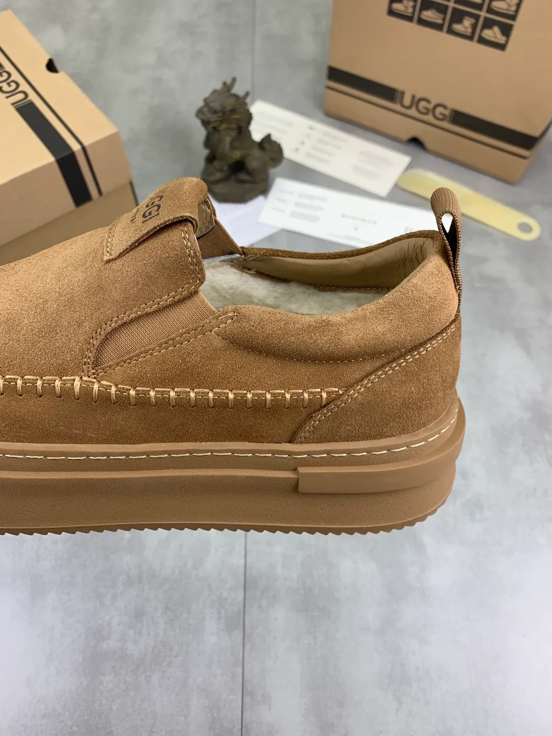 Men's men's shoes 💰P580 New arrival 🆕🆕🆕 IUGGI men's shoes slip-on loafers British style fashionable retro casual sneakers Convenient, comfortable, casual, versatile style Wool lining is comfortable and warm Rubber outsole Non-slip and firm Size: 39-44 Three colors 8731-8